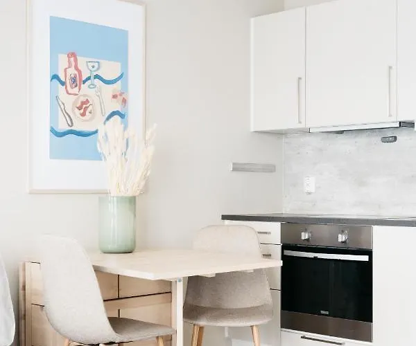 Urban - Scandinavian Comfort With French Balcony Μπέργκεν